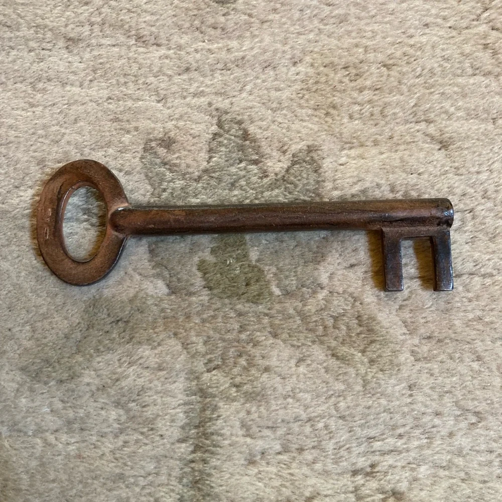 Pottery Barn set of 7 Vintage Decorative Skeleton Keys